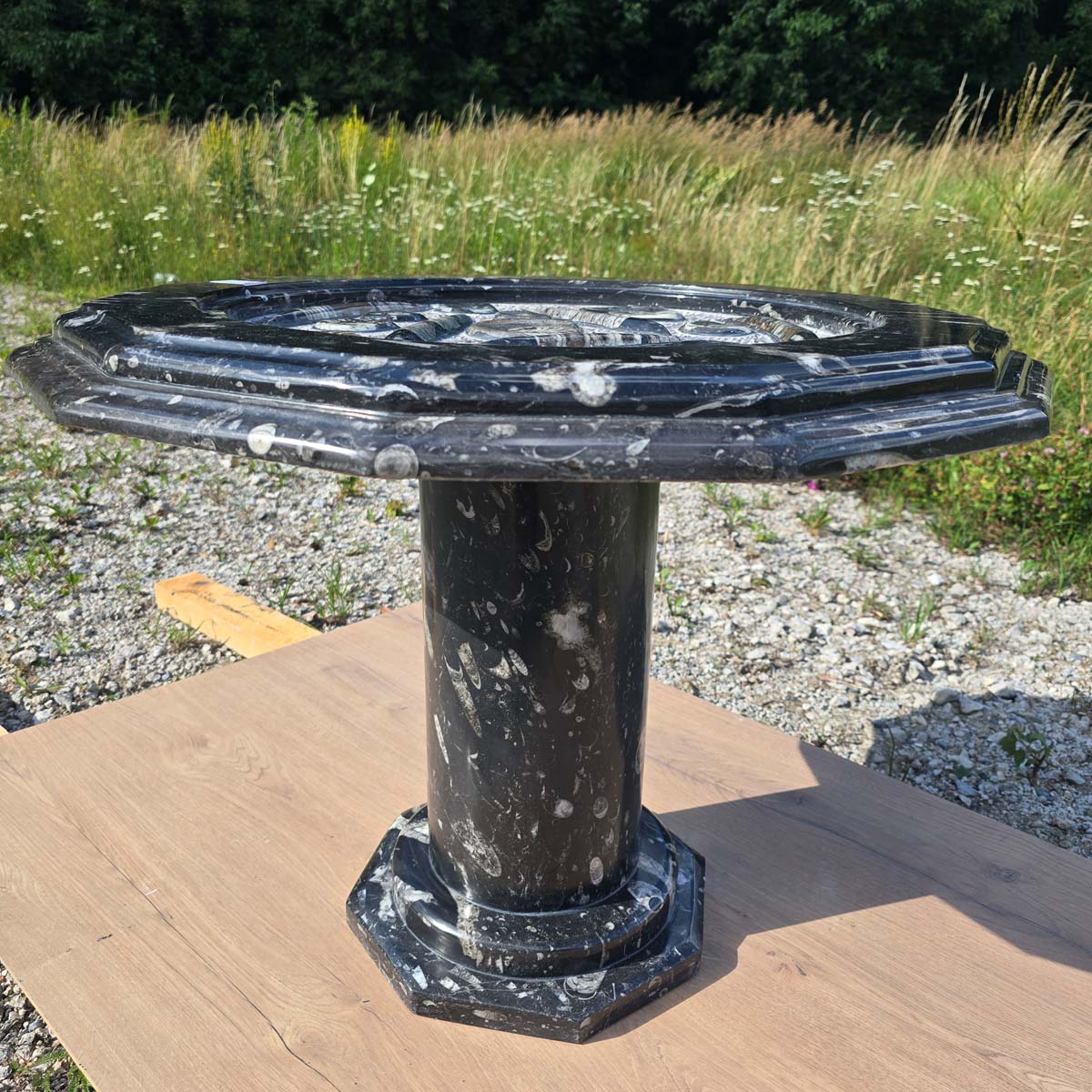 Table basse avec Orthoceras et ammonites - 74x56cm - Fossiles en pierre naturelle - N°10