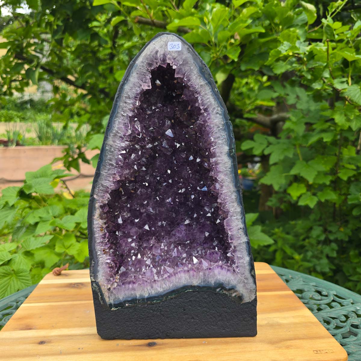 Drusă de ametist – Geodă – Armonie și relaxare - 33x18x15cm - Nr. 303