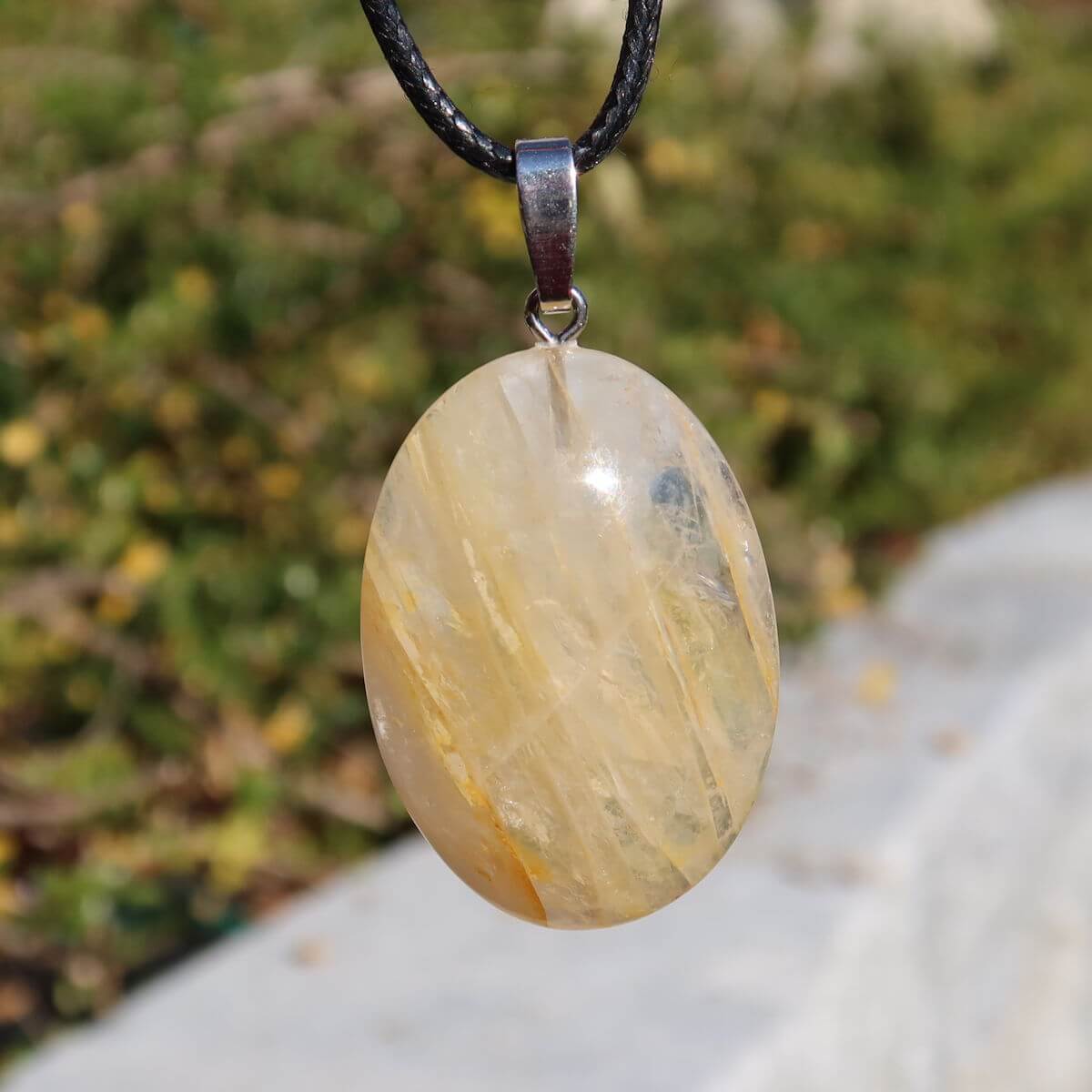 Limonit Quarz Golden Healer Anhänger - Lebensfreude - Nr. 7 mit einzigartigen goldbraunen Einschlüsse unter freiem Himmel
