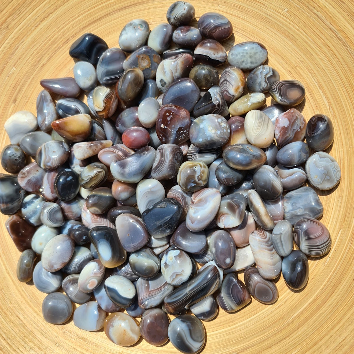 Achat Botswana - Handschmeichler in Grau, Rosa und Brauntönen, natürliche Steine für Meditation, Hosentasche, oder Arbeitsplatz.