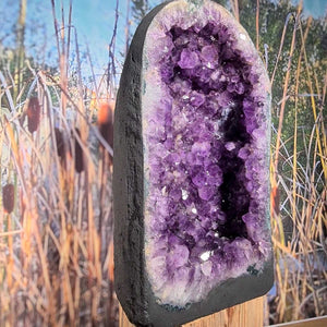 Amethystdruse mit großen Kristallen 