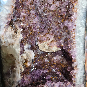 Amethyst mit Calcit Spitzen 