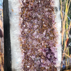 Amethyst mit kleinen Kristallen 