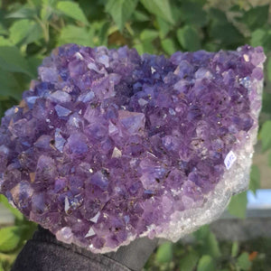 Amethyststück mit Einschlüssen 