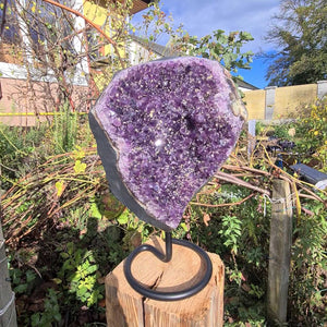 Amethyst auf Ständer von Steinwelten 