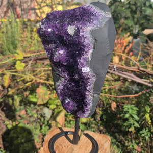 Amethyst Druse mit Calcit Spitze