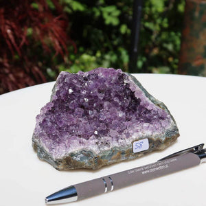 Amethyst Druse 1A Qualität mit Stift, Unikat Nr. 58 in natürlicher Umgebung, 10x10cm, aus Uruguay, für Harmonie und Spiritualität.