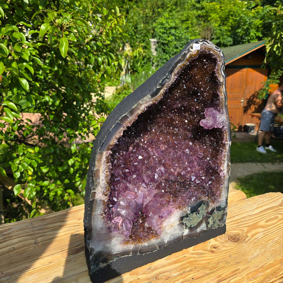 Amethyst Druse – Geode - 38x31x21cm und 21,2kg – Steinwelten OG - Nr. 168, unique crystal decor for interior design and meditation.