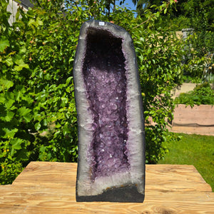 Amethyst Druse – Geode - 54x22x22cm und 27kg – Steinwelten OG - Nr. 56 in garden display, unique crystal formation