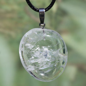 Bergkristall Anhänger 35mm mit Silberöse, im Steinwelten Online Shop kaufen, UNIKAT für Klarheit und Stabilität.