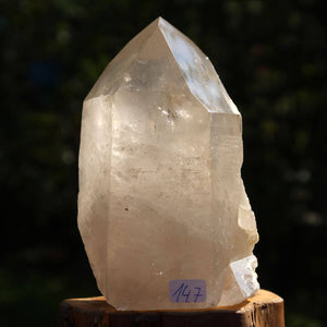Hand-polished Bergkristall quartz crystal with unique facets, Unikat Nr. 147, 10x5 cm, perfect for meditation and clarity, from Brazil.