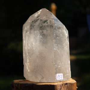 Bergkristall Quarzspitze Unikat Nr. 153, glatt und funkelnd, 10x7 cm, natürlich geschliffen für Klarheit und Meditation aus Brasilien.