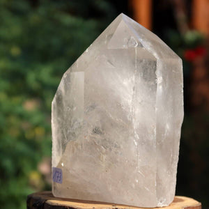 Bergkristall Quarz Spitze Unikat Nr. 173, geschliffene transparente Kristallspitze aus Brasilien, ideal für Meditation, 10x7 cm.