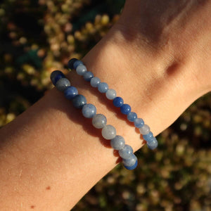 Blauquarz Edelstein Armband für schmale Handgelenke in verschiedenen Perlengrößen.