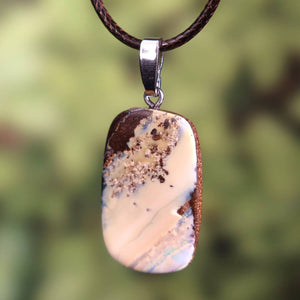 Boulder Opal Anhänger - Unikat Nr. 47 - Handgeschliffen - Echter Edelstein mit massiver Silberschlaufe - Größe 31x20mm - Freude und Leichtigkeit