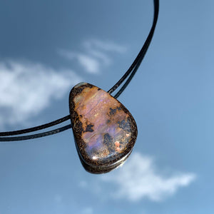 Geschliffener Boulder Opal