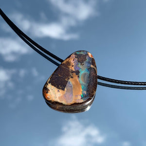 Gebohrter Boulder Opal Anhänger