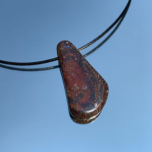 Geschliffener Boulder Opal von Steinwelten