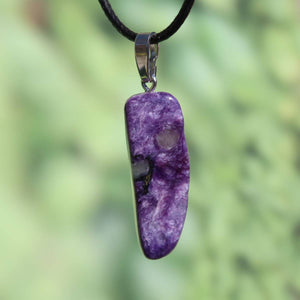 Charoit 1A Anhänger mit Silberschlaufe, tiefviolette Farbe, kaufen Online bei Steinweltn, Graz und Wiener Neustadt.