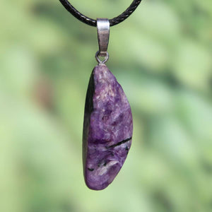 Charoit 1A Anhänger mit Silberschlaufe 35mm, einzigartiger violetter Edelstein, online kaufen bei Steinweltn in Graz und Wiener Neustadt