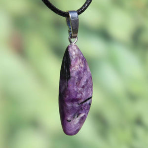 Charoit 1A Anhänger mit Silberschlaufe, tiefvioletter Edelstein, kaufen Online, erhältlich bei Steinweltn, Graz, Wiener Neustadt.