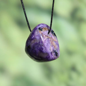 Charoit Anhänger 22mm UNIKAT Nr. 3 in tiefviolett, kaufen Online bei Steinweltn Graz und Wiener Neustadt, Tscharoit oder Čaroit.