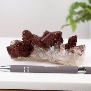 Hämatit Quarz Bergkristall aus Marokko, Eisenquarz Sammlerstück, verfügbar bei Steinwelten, online kaufen in Graz und Wiener Neustadt.