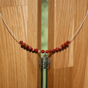 Jaspis rot Edelsteinkette Lebensbaum 40cm - Erdung und Kraft - Nr. 12, markantes Schmuckstück mit rotem Jaspis und Baum des Lebens Symbol.