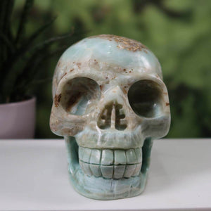 Großer handgefertigter Kristallschädel aus blauem Aragonit, einzigartiges Sammlerstück, Mineralien und Edelsteine online kaufen.