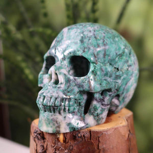 Handcrafted natural stone crystal skull on display, 10x8 cm, available at Steinwelten - Kristall Schädel online kaufen.