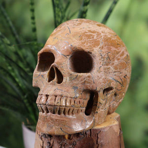 Natural stone crystal skull handcrafted, 12x9 cm, unique gemstone design with intricate details, Echter Kristall Schädel.