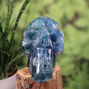 Handcrafted fluorite crystal skull with unique shape, 13x10 cm. Ideal gemstone collectible. Kristallschädel online kaufen.
