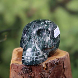 Handcrafted Fuchsite crystal skull with unique shape on wooden base, collectors item 6x5 cm Nr. 379
