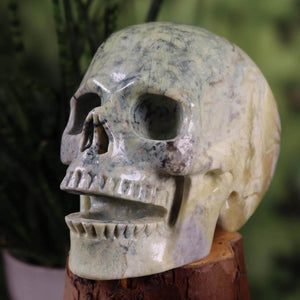 Serpentin Kristall Schädel handgefertigt - Skull - 12x10 cm Nr. 67 aus Naturstein, kunstvoll gestaltet.