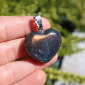 Labradorite heart pendant 25mm with unique blue and gold sheen, ideal for enhancing intuition and spirituality.