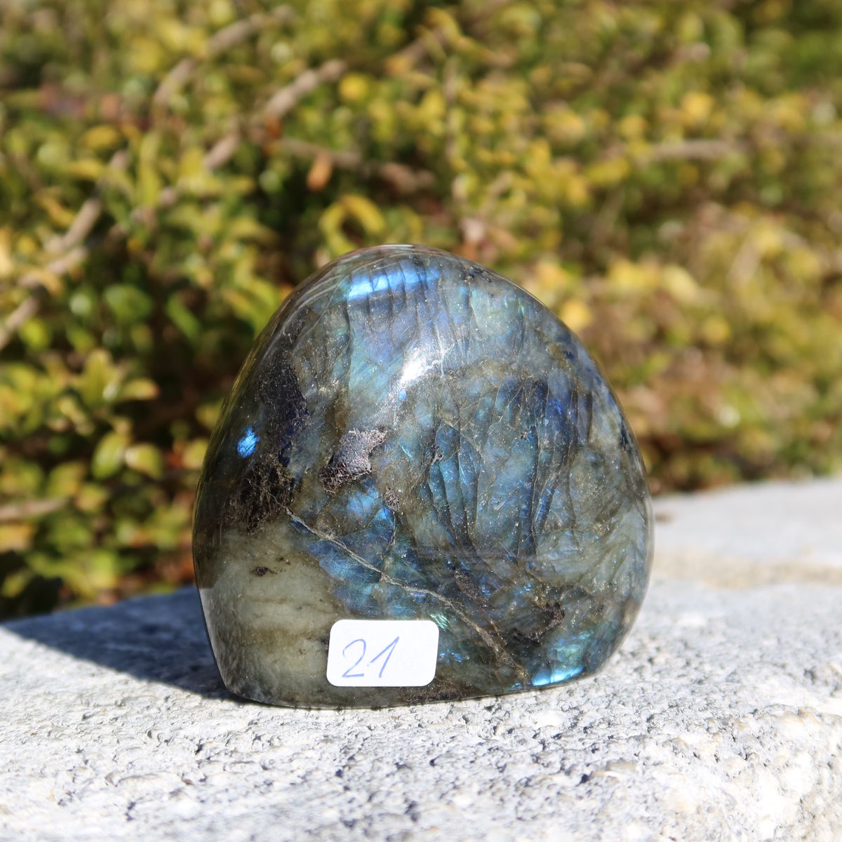 Labradorit Freiform poliert - 6x6cm - Intuition und Kreativität Nr.21 mit faszinierendem Farbspiel im Sonnenlicht