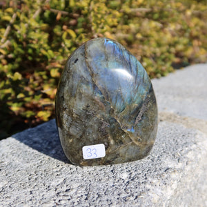 Labradorit Freiform poliert - 8x7cm - Intuition und Kreativität Nr.33 mit faszinierender Labradoreszenz.