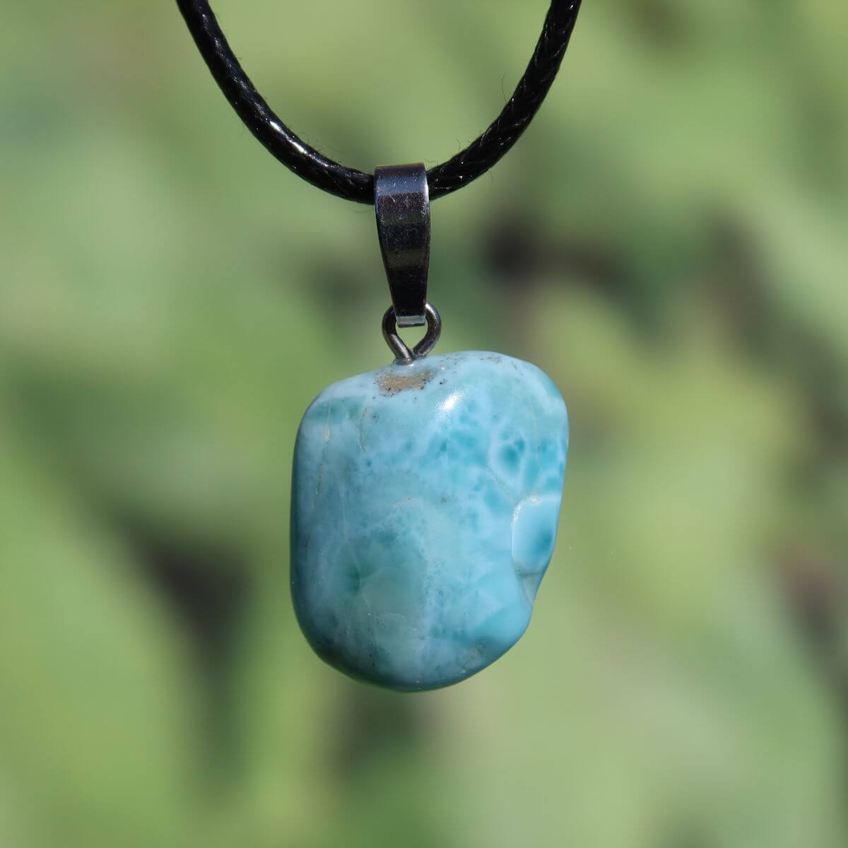 Echter Larimar-Anhänger mit Silberschlaufe, 23mm, einzigartiger Edelstein-Schmuck, natürlicher Look und Schutz.