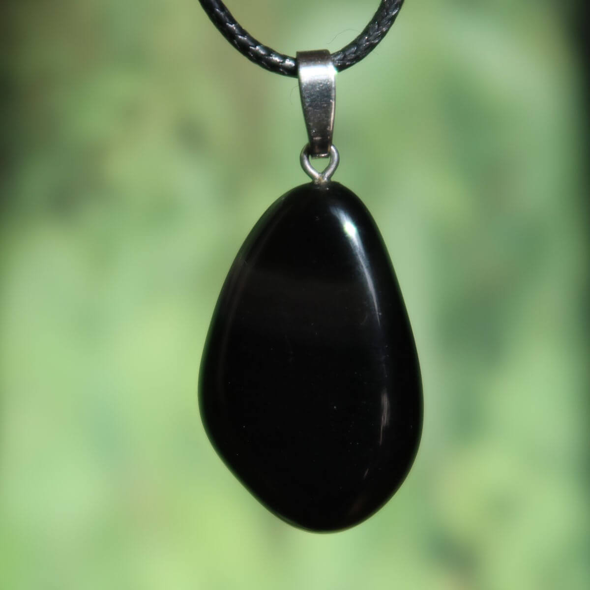 Regenbogenobsidian Anhänger - Intuition und Blockaden lösen - Nr. 10, zeigt schwarzes Obsidian mit faszinierenden Farbspielen.