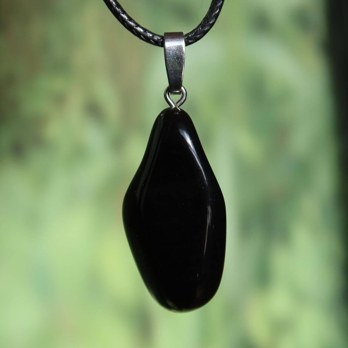 Regenbogenobsidian Anhänger - Intuition und Blockaden lösen - Nr. 12, schwarzer Obsidian mit schimmernden Farbspielen, dynamisch und lebendig