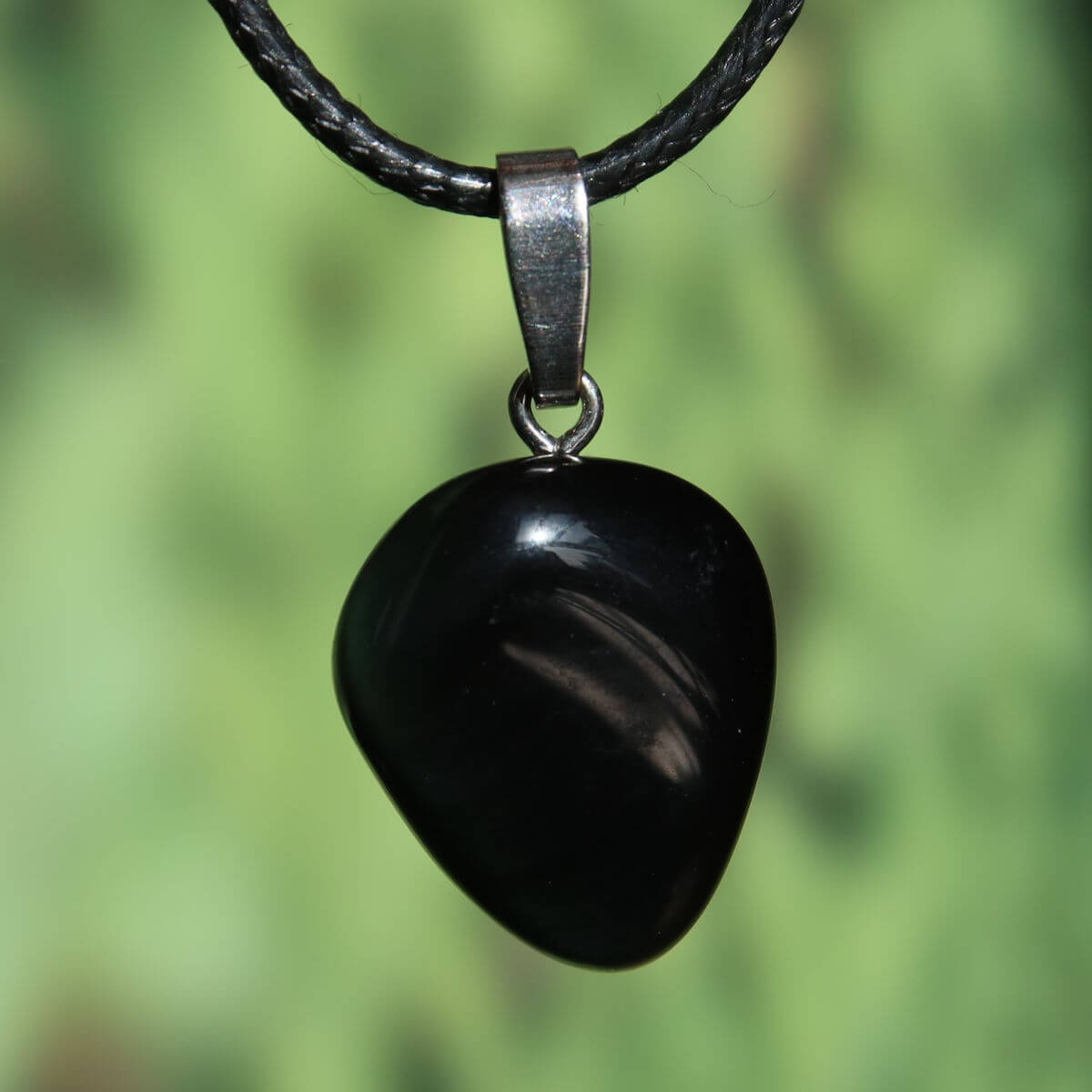 Regenbogenobsidian Anhänger - Intuition und Blockaden lösen - Nr. 15, schwarzer Anhänger mit faszinierenden Farbspielen.