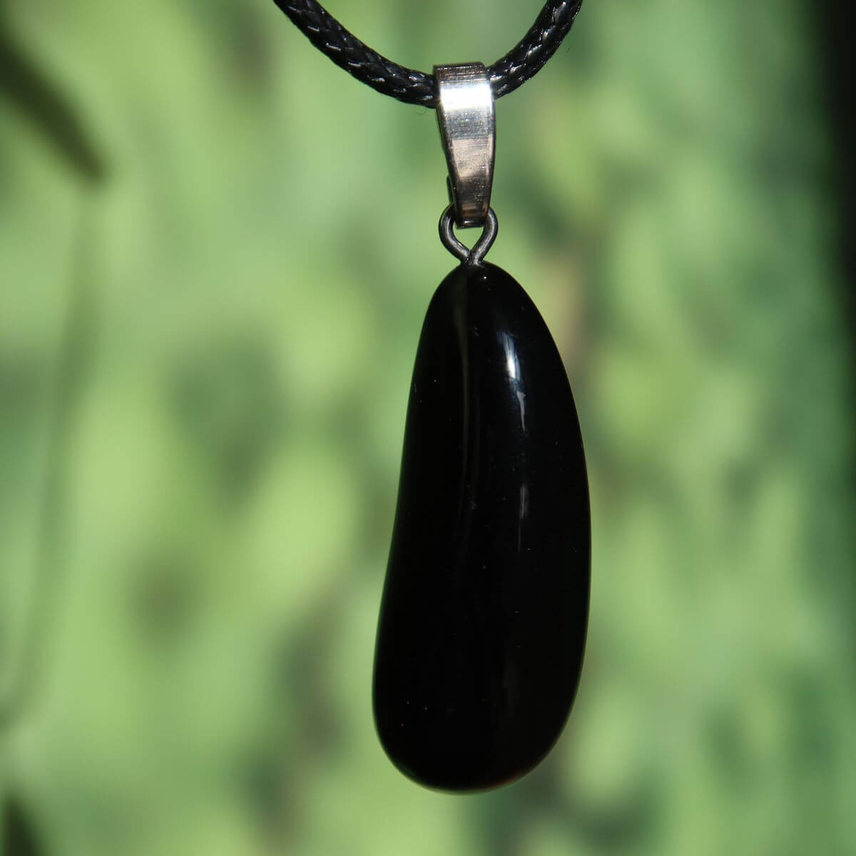 Regenbogenobsidian Anhänger - Intuition und Blockaden lösen - Nr. 18, schwarz mit faszinierendem Farbspiel, an schwarzem Band