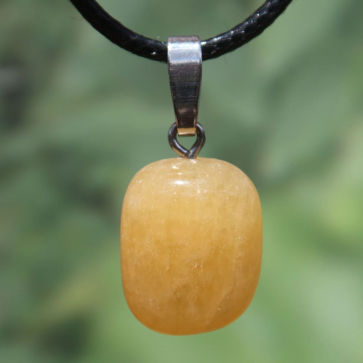 Calcit orange Anhänger - Selbstvertrauen und Positivität - Nr. 16, strahlend orange mineralischer Schmuck.