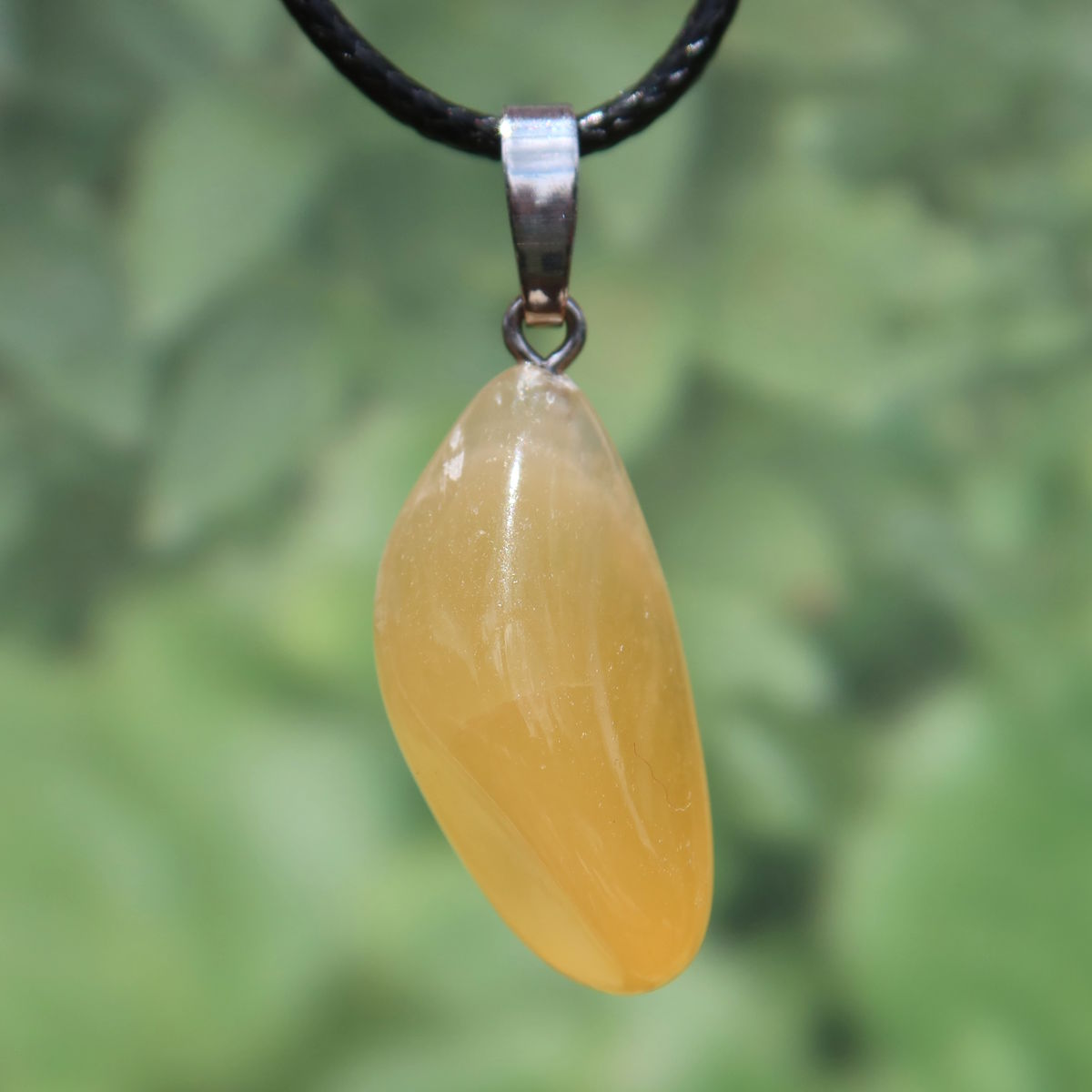 Calcit orange Anhänger - Selbstvertrauen und Positivität - Nr. 22, strahlender oranger Anhänger aus natürlichem Mineral.