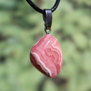 Rhodochrosit Anhänger 1A Qualität mit Silberöse aus Argentinien, online kaufen bei Steinwelten Graz und Wiener Neustadt.
