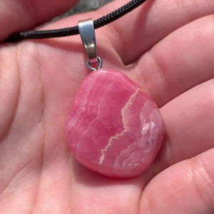 Anhänger mit Silberschlaufe aus Rhodochrosit 