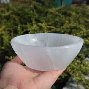 Selenit Lade Schale 13-14cm - Dekorative Ladeschale für Reinigung & Neuladen von Kristallen in der Hand.