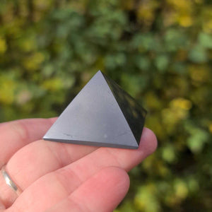 Kleine Shungit Pyramide kaufen
