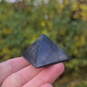 Schungit Pyramide Steinwelten