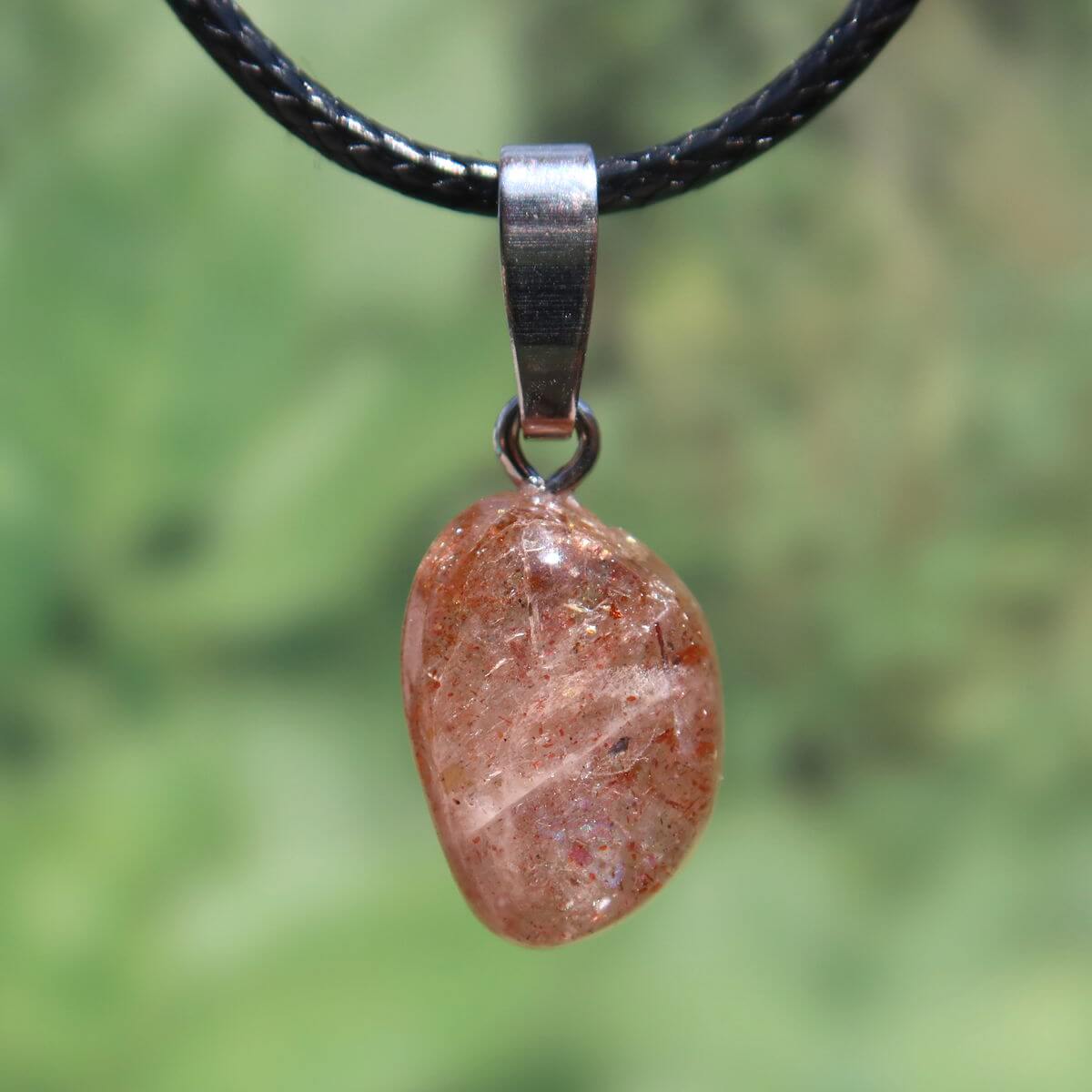 Sonnenstein Anhänger mit Silberschlaufe -Lebensfreude und Selbstbewusstsein - UNIKAT Nr. 13 auf schwarzem Halsband.
